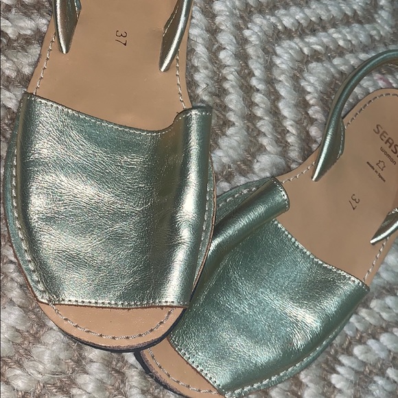 Gold espadrilles - Picture 2 of 5